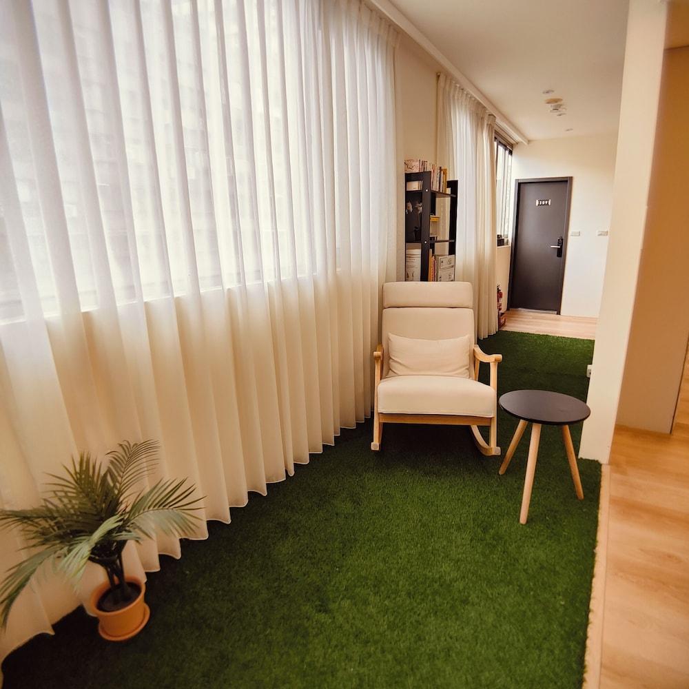 FooYee Hotel-YongHe Featured Image