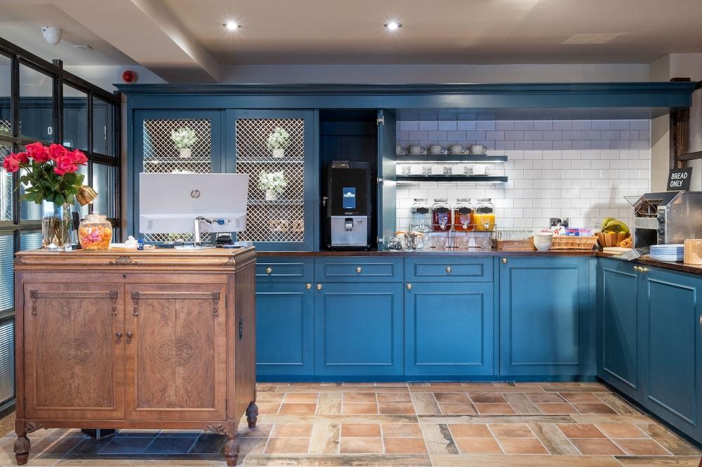 Two Rivers, Chepstow by Marston’s Inns Reception