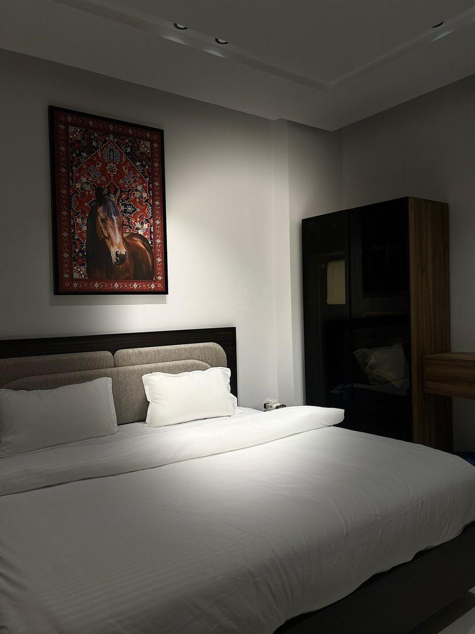 Luxurious Studio with Self Check-in | 5766 Featured Image