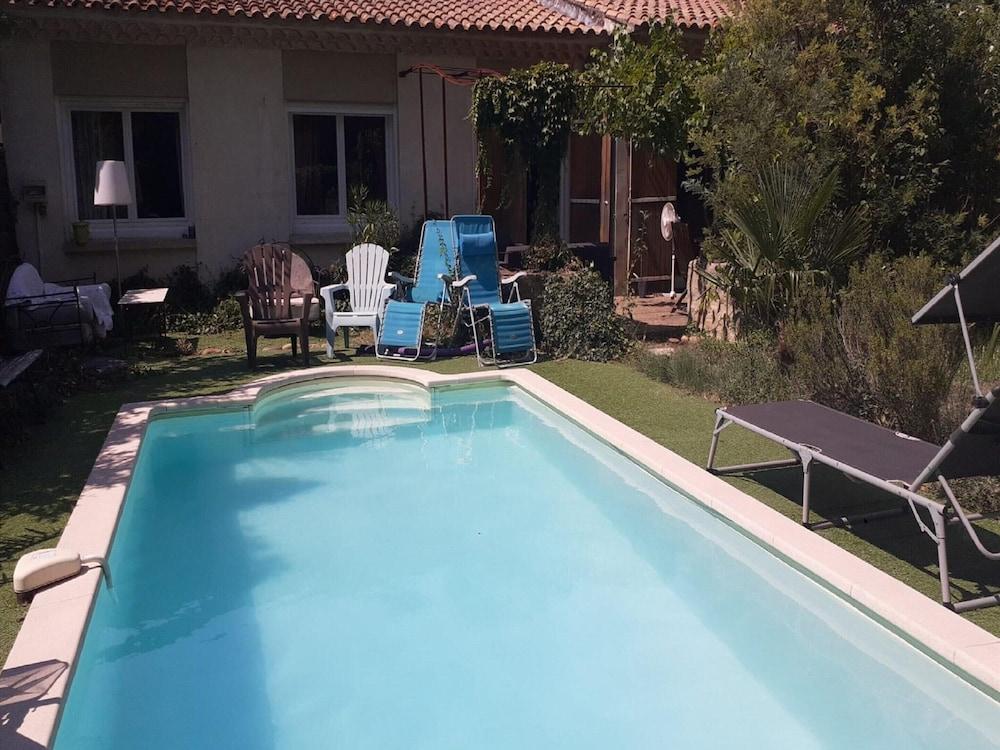 Nice Villa in Morieres-les-avignon With Pool Waterslide