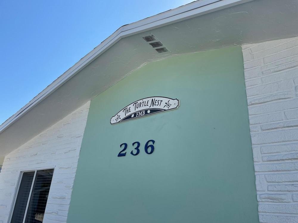 The Turtle Nest 6 in Fort Myers Beach Room