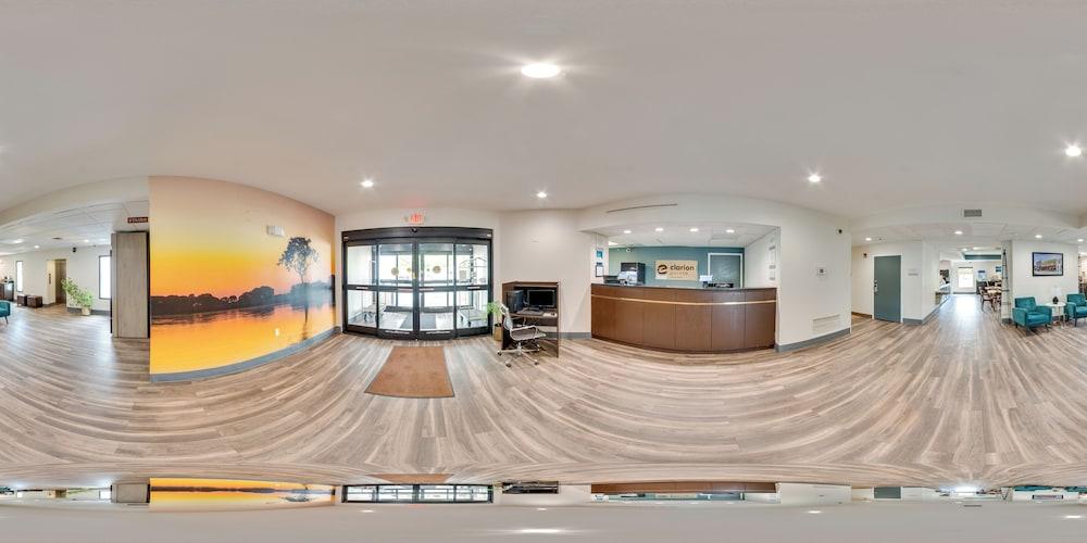 Clarion Pointe Apex – Holly Springs Lobby