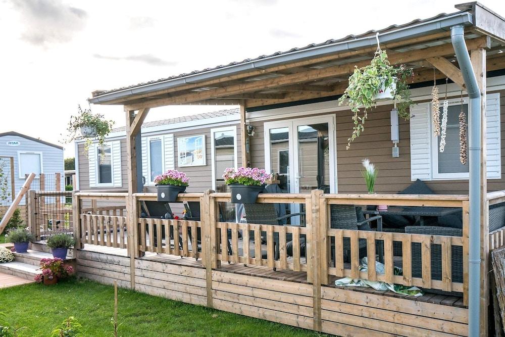 Chalet in Oostkapelle Near Beach & Pool