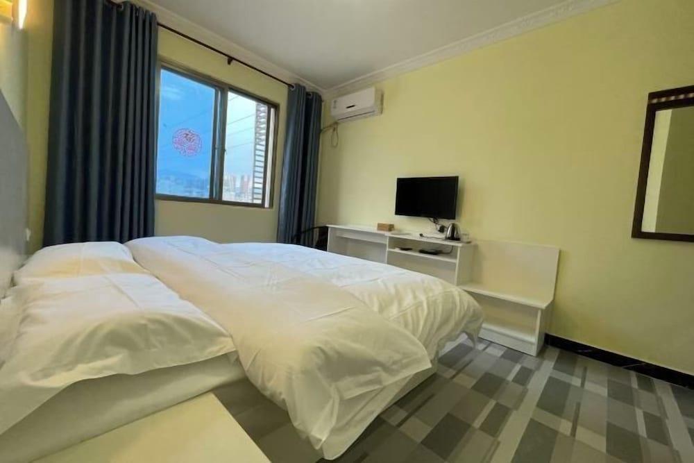 Yijia Business Hotel (Guilin North Railway Station)