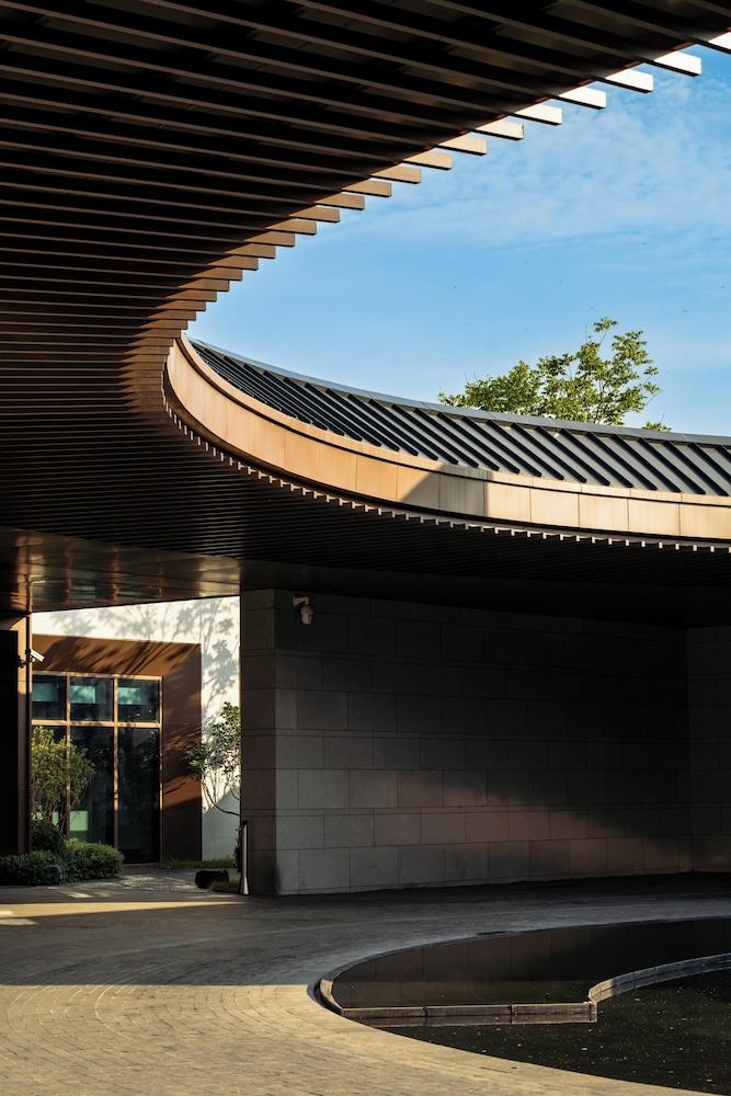 Garrya Yangcheng Lake Exterior detail