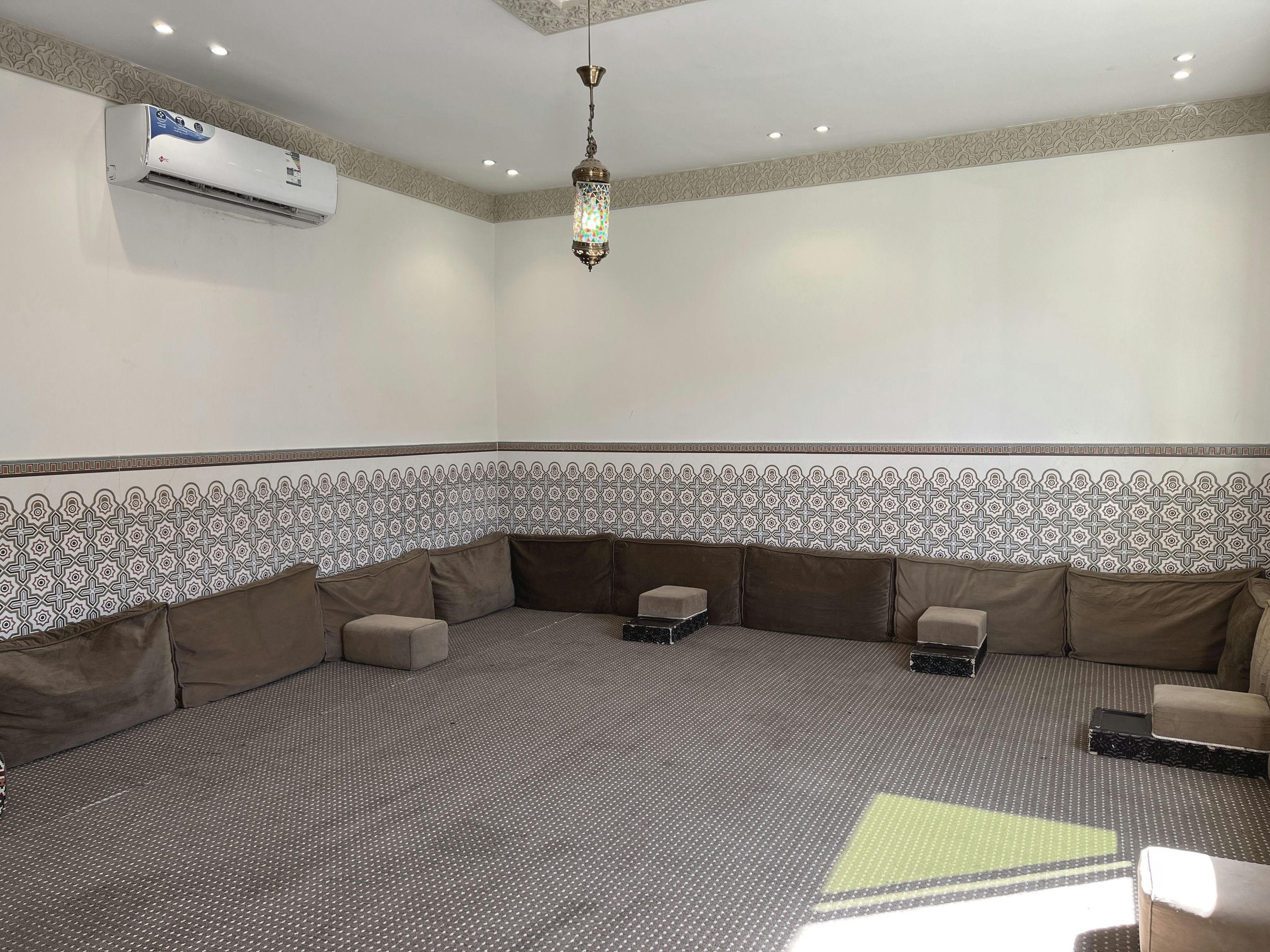 Comfy Istiraha with Pool | 180 Indoor majlis