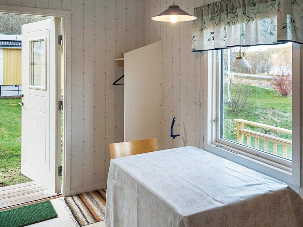 4 Person Holiday Home in Hallevadsholm-by Traum Room