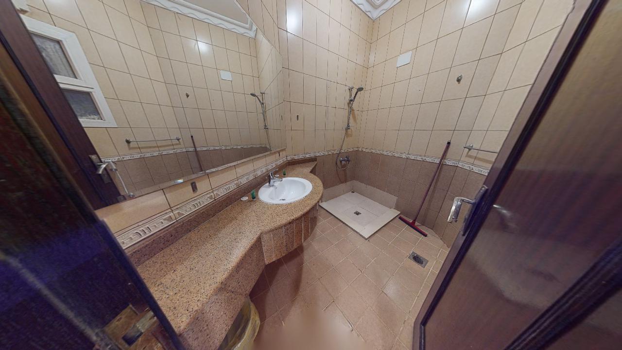 Modern Chalet with Comfortable and Simple Furniture | 1991 Bathroom