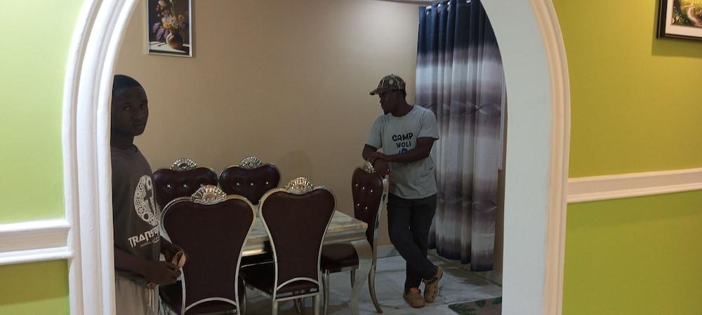 KalBock Apartment In-Room Dining