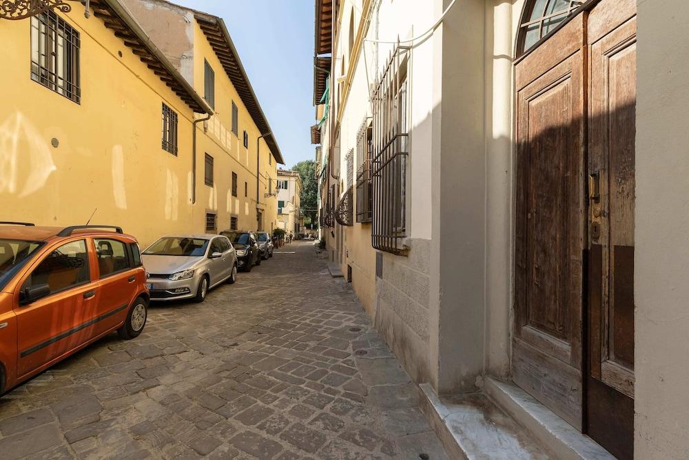 Boboli Suite Property Grounds