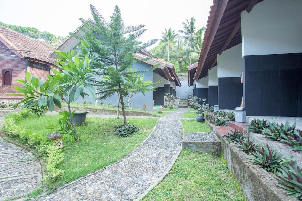 Bumi Aditya Hotel Property Grounds
