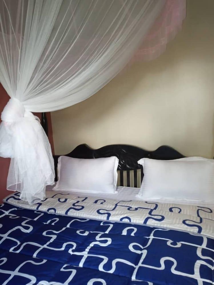 Calm river inn Room