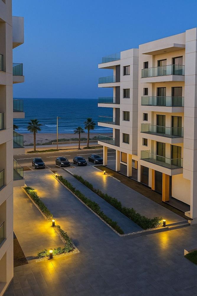 عطلة في شاليه على شاطئ البحر للاستجمام في بورتو سعيد مصر المنطقة الخارجية