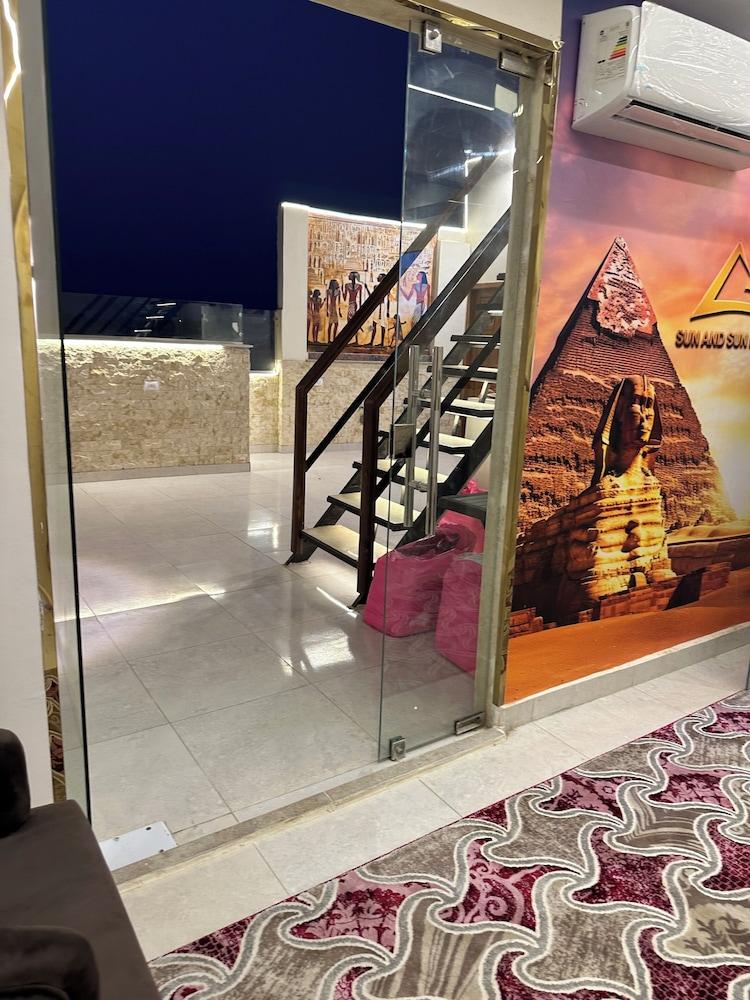 Sun 3 Pyramids Inn Exterior