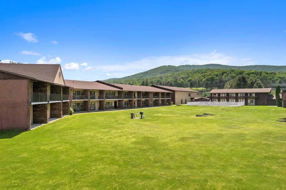 Shadowbrook Resort Exterior