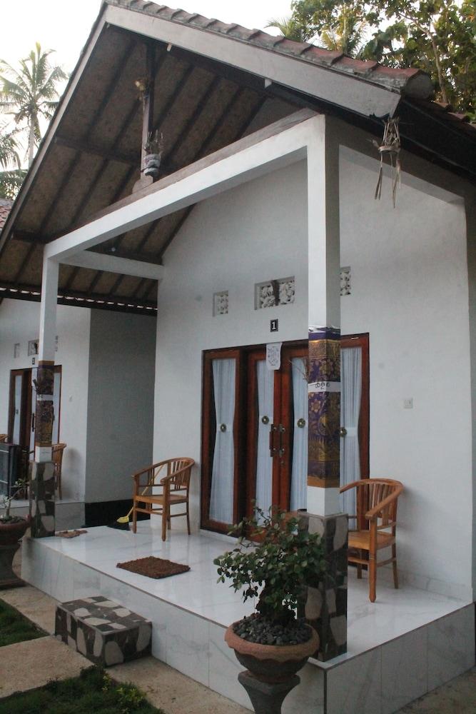 Kubu Indah Guest House Exterior
