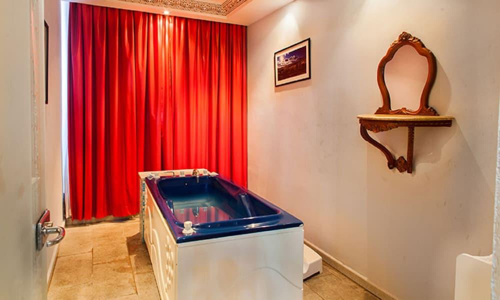 Dar Diaf Bouchaoui Treatment Room