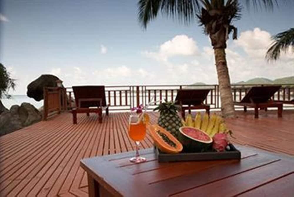 Tharathip Resort Interior Detail