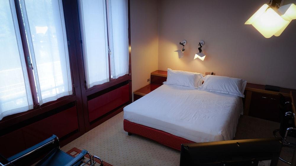 Excel Milano 3 Room