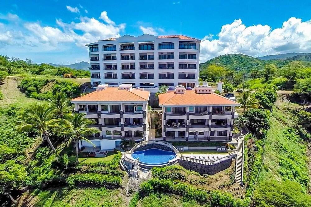 Beautiful Condo in Peaceful Cliffside Location with a Private Balcony & Stunning Ocean and Mountain Views Exterior
