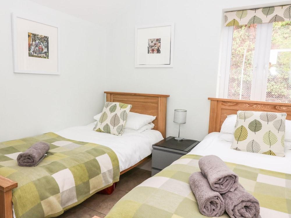 Cliff Top View Guestroom