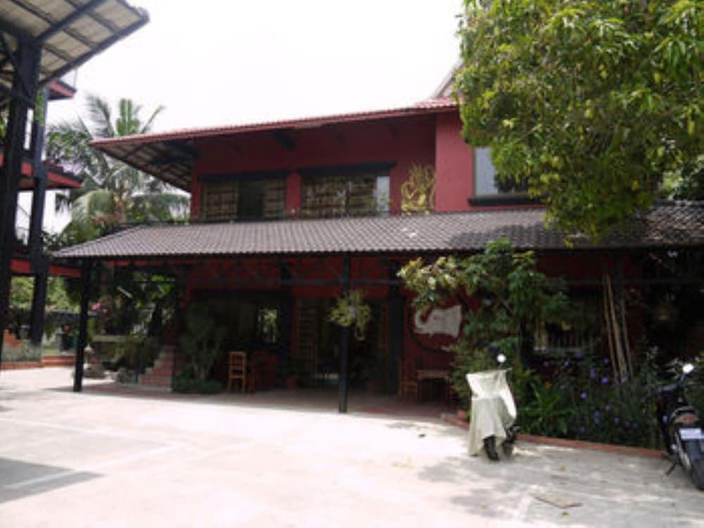 L'Elephant Blanc Resort Exterior