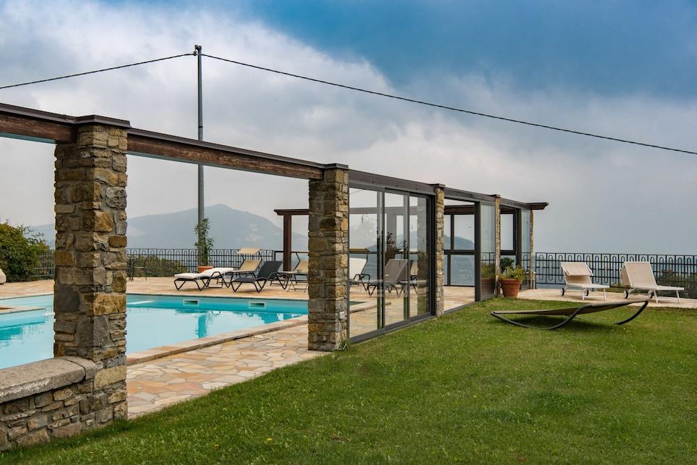 Tenuta Cà di Bertucci Outdoor Pool