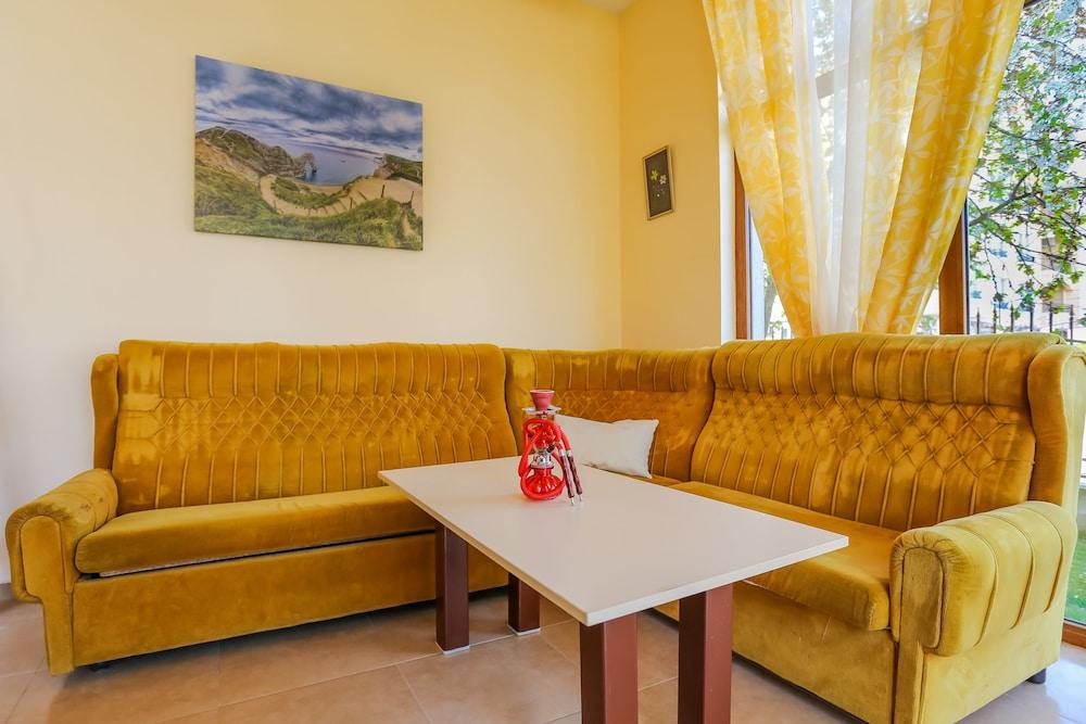 Triple Room in Dafinka Guest House Lobby Sitting Area