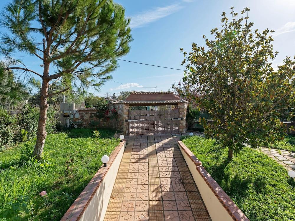 Enchanting Villa in Chalcis With Terrace Featured Image