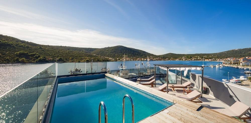 Beachfront Villa Seashell with Pool Rooftop Pool