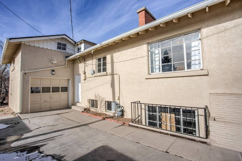 4 Bedroom Mountain View with Firepit & Ping Pong Exterior