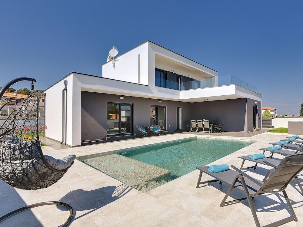 Modern Villa With Private Pool in Premantura