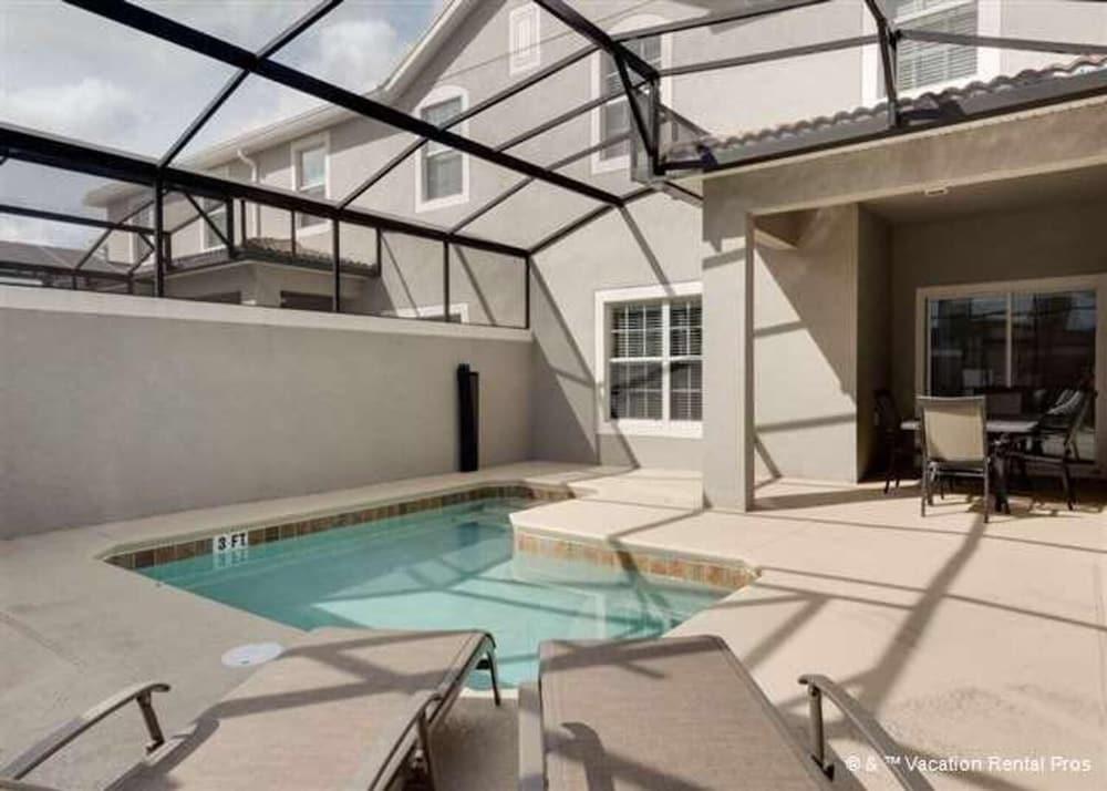 Storey Lake - 4902 Clock By Fairytale VR Room