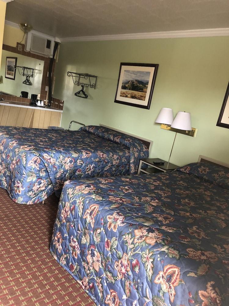 Downtown motel Room