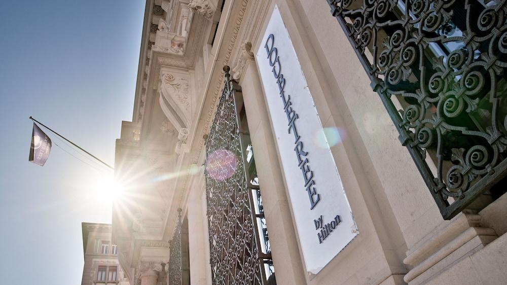 DoubleTree by Hilton Trieste Exterior