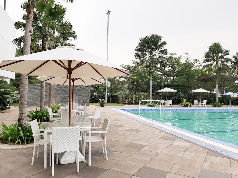 Comfy and Modern 2BR Apartment at Aeropolis Residence Waterslide