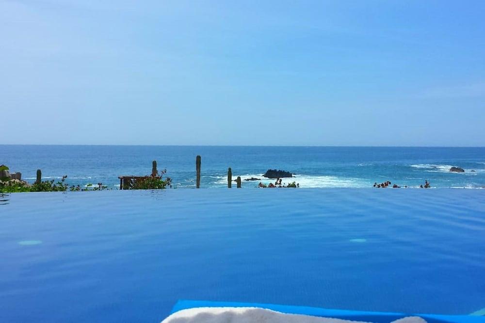 Paradise Family Suite at Cabo San Lucas Property Grounds