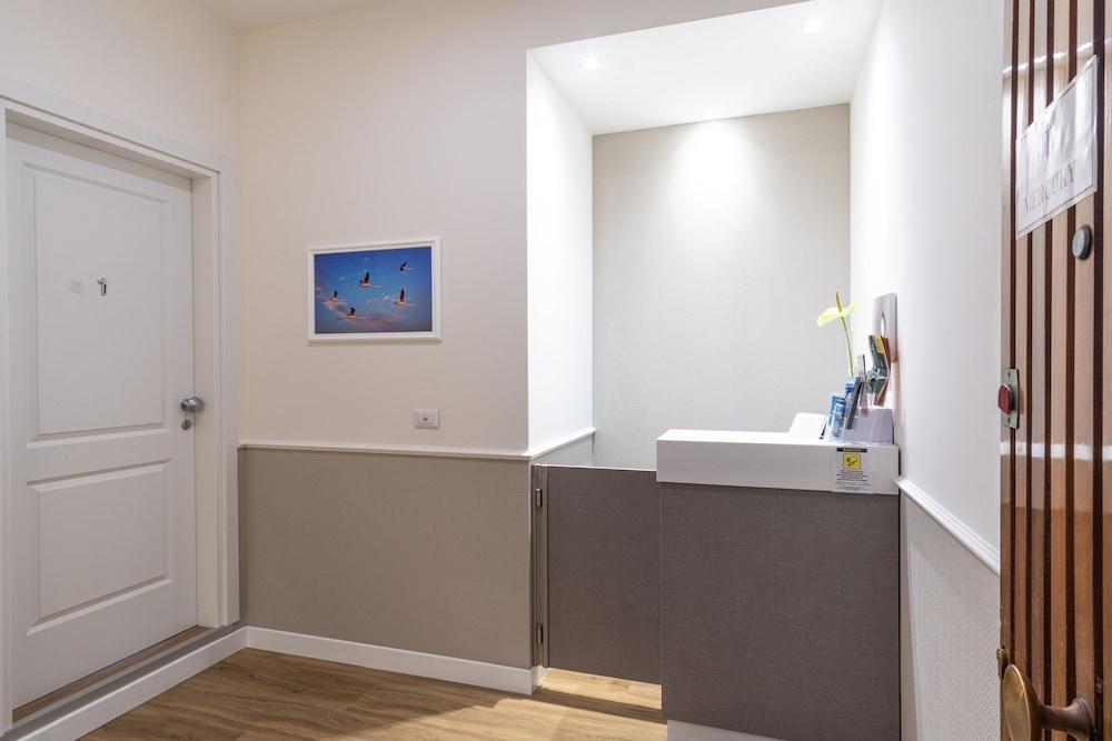 Mercury Rooms Reception