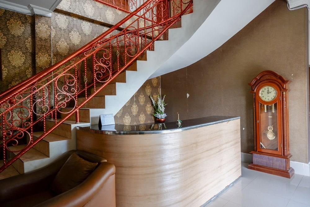 RedDoorz Plus near Haluoleo University Reception