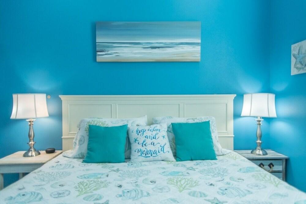 Good Times and Tan Lines - 4 Br home Room