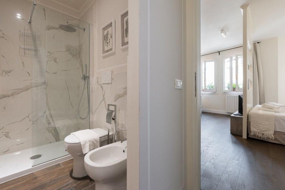 Suite & View Bathroom
