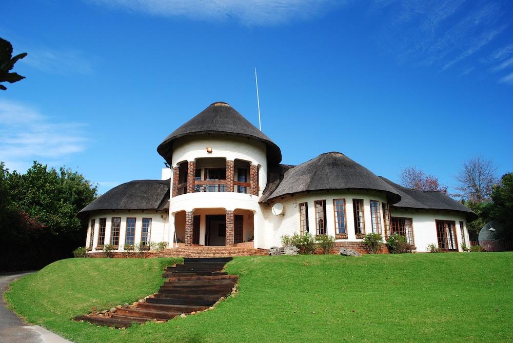 Maclear Manor Guesthouse Featured Image