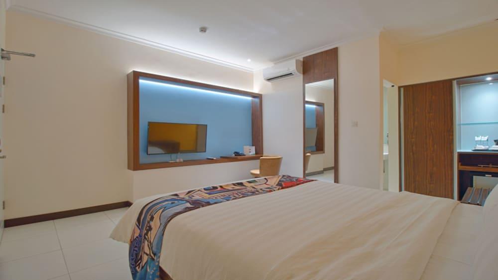 Picasso Inn Room