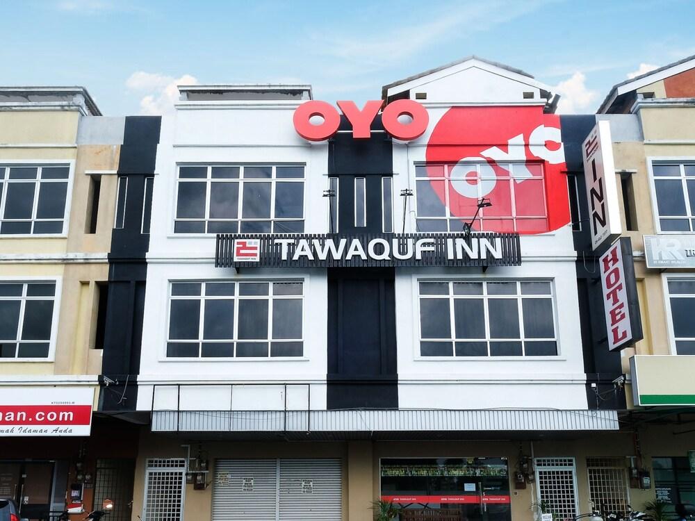 OYO 711 Tawaquf Inn Exterior