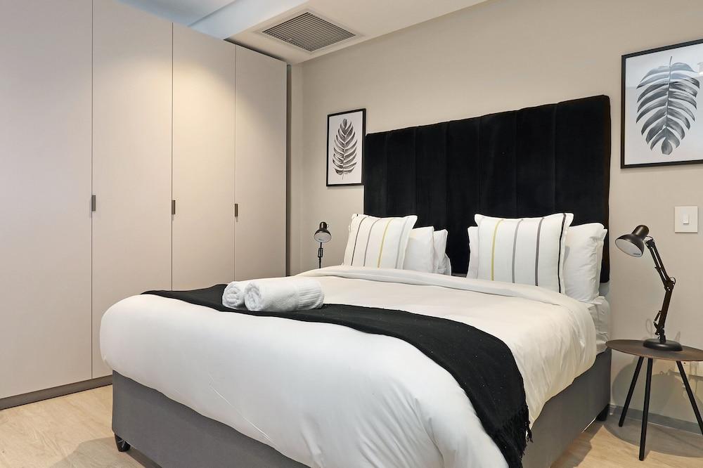 117 on Strand 1505 Room