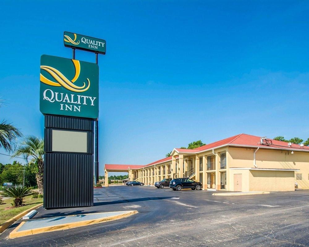 Quality Inn Exterior