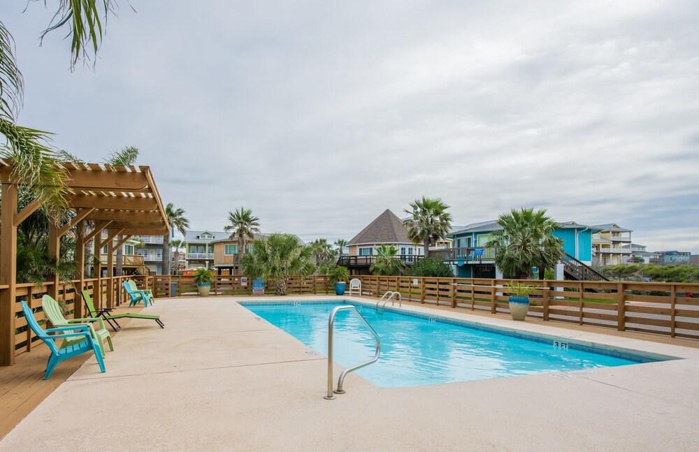 Island-style Beach Shak Home Steps to Community Pool by Redawning Waterslide