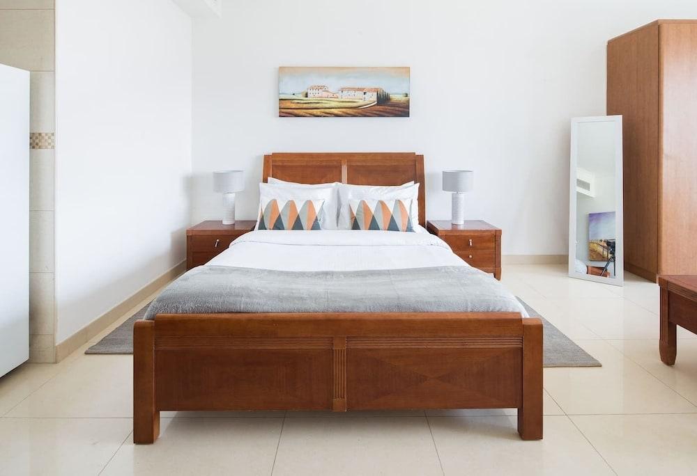 Spacious and Comfy Studio in Heart of Jlt! Room