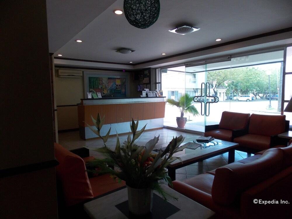 Mo2 Days Inn Lobby Sitting Area