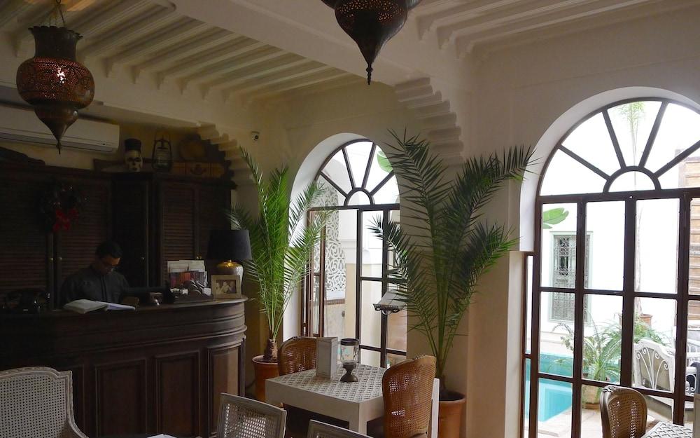 رياض بالاسيو دي لاس إسبيكياس الردهة